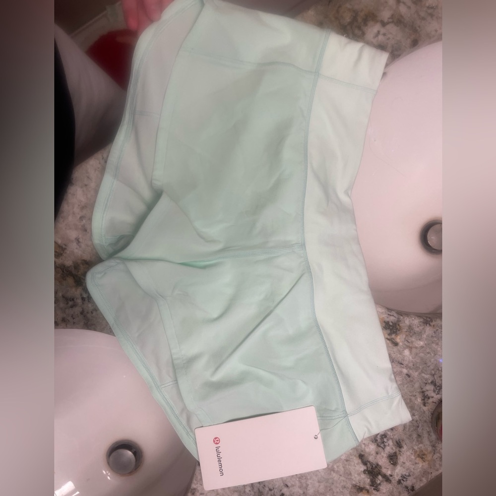 Lululemon 2.5 inch speed up shorts